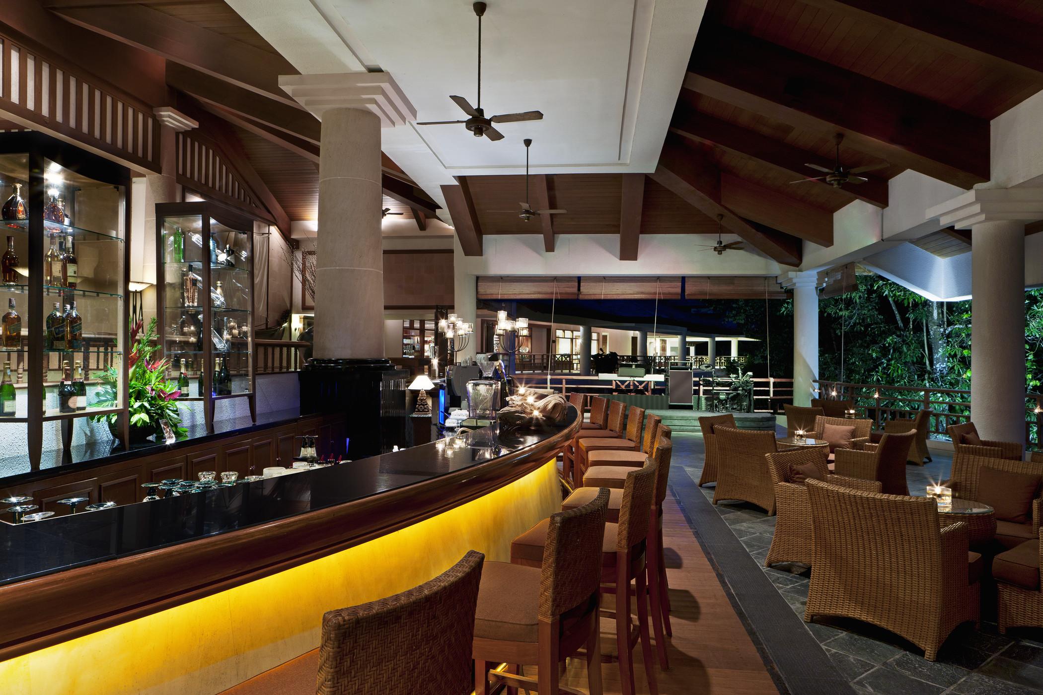 The Andaman, A Luxury Collection Resort, Langkawi Zewnętrze zdjęcie The bar at the lobby
